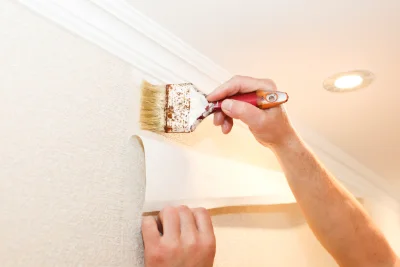 Pose de papier peint à Tréglamus — revêtements muraux et toiles de verre